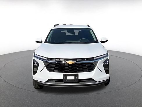 Used 2025 Chevrolet Trax LT image 3