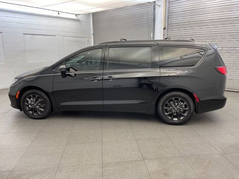 New 2025 Chrysler Pacifica Select w/ Fav Edition Package image 4