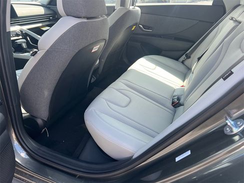 Used 2025 Hyundai Elantra Limited image 20