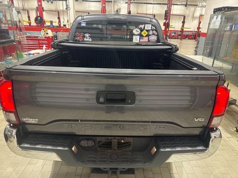 Used 2021 Toyota Tacoma SR5 RWD image 10