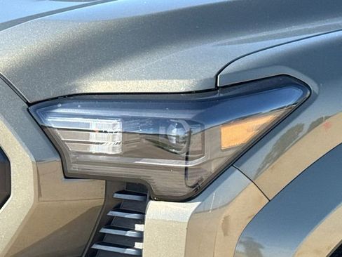 Used 2025 Toyota Tacoma TRD Sport AWD/4WD image 4