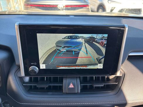 Used 2025 Toyota RAV4 XLE image 17