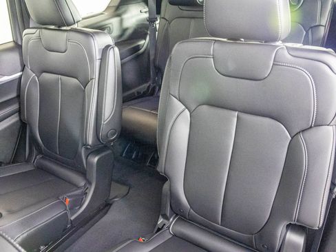 New 2025 Jeep Grand Cherokee L Limited w/ Black Appearance Package image 27