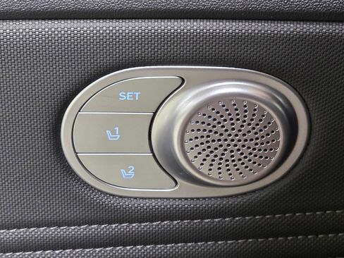 Used 2025 Hyundai Elantra Limited FWD image 22