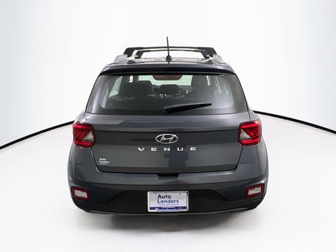 Used 2023 Hyundai Venue SEL image 6