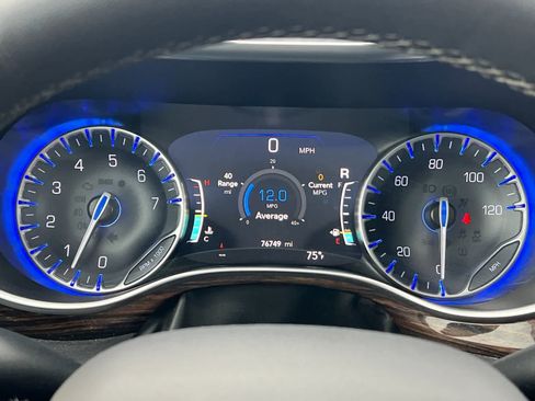 Used 2023 Chrysler Pacifica Limited image 27