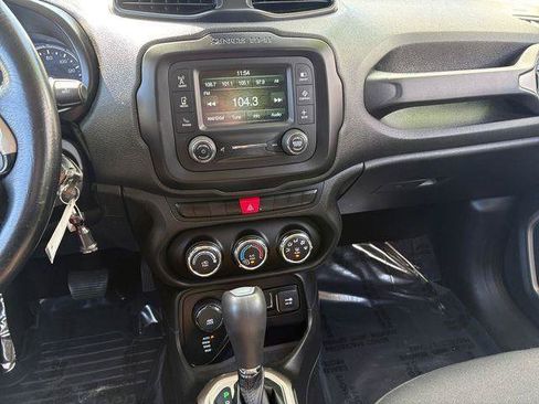 Used 2015 Jeep Renegade Latitude AWD/4WD image 17