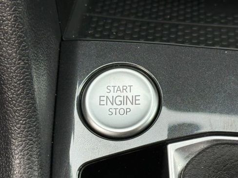 Used 2022 Volkswagen Tiguan SE R-Line image 25