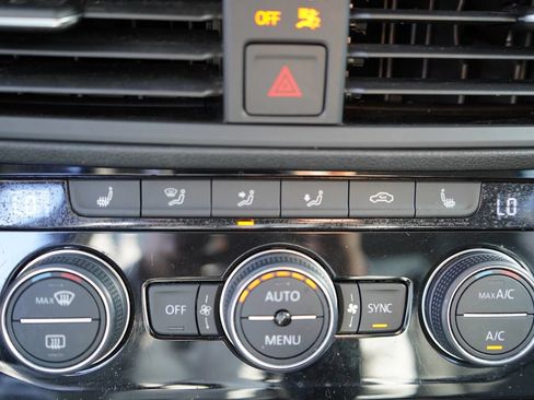 Used 2021 Volkswagen Jetta SE FWD image 12