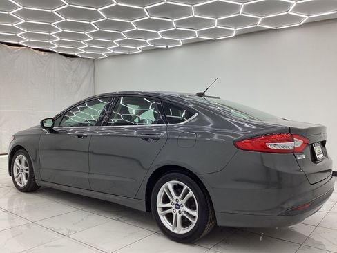 Used 2018 Ford Fusion SE w/ Fusion SE Technology Package FWD image 12