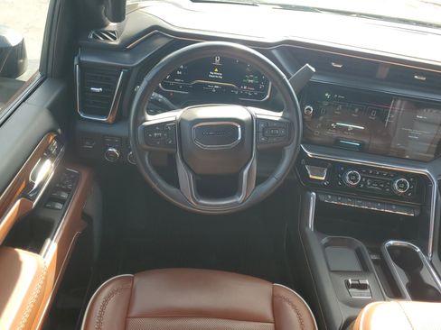 Used 2024 GMC Sierra 2500 Denali Ultimate image 18