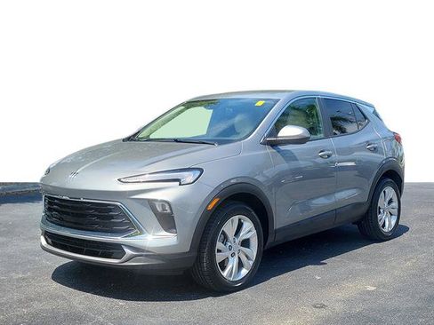Used 2024 Buick Encore GX Preferred w/ Comfort Package FWD image 2