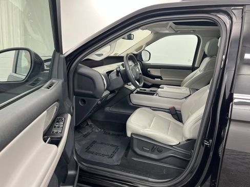 Used 2025 Ford Expedition Active AWD/4WD image 14