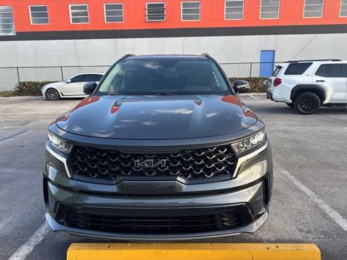 Used 2022 Kia Sorento S FWD image 2
