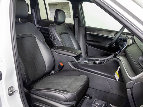 New 2026 Jeep Grand Cherokee Altitude AWD/4WD image 43