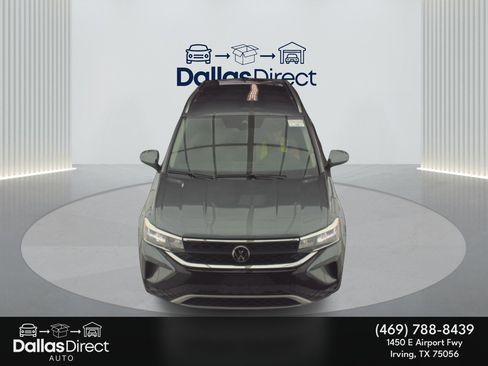 Used 2024 Volkswagen Taos SE image 3