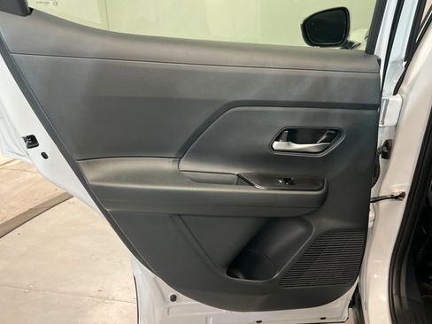 Used 2025 Nissan Kicks SV w/ SV Premium Package AWD/4WD image 18