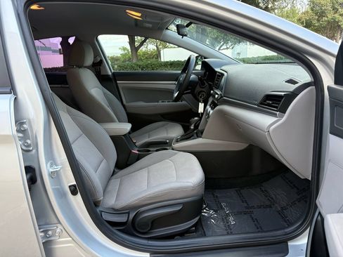 Used 2019 Hyundai Elantra SEL FWD image 28