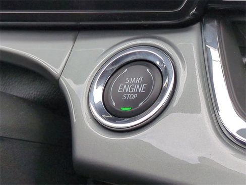 Certified 2025 Chevrolet Trax LT image 32