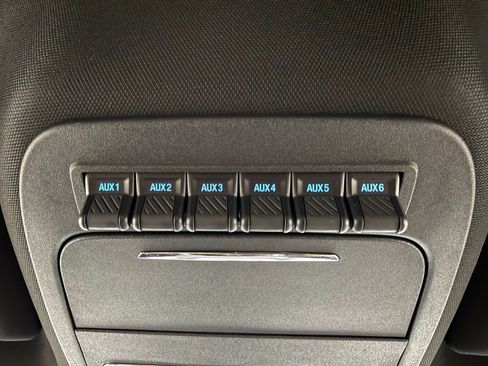 Used 2025 Ford F350 Lariat w/ Chrome Package image 27