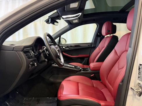 Certified 2026 Porsche Macan S AWD/4WD image 5