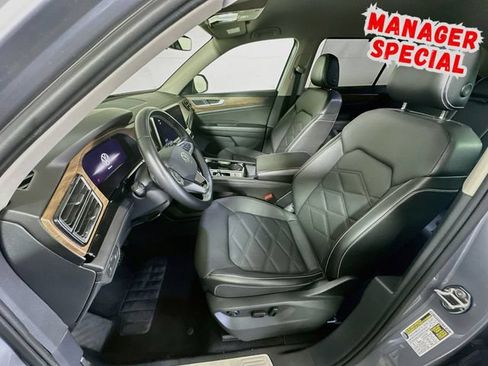 Used 2025 Volkswagen Atlas SE FWD image 12