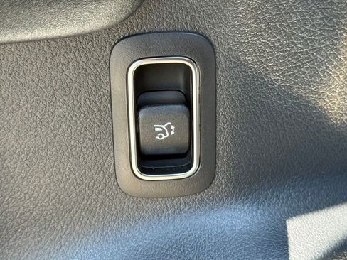 Used 2025 Mercedes-Benz GLB 35 AMG 4MATIC image 25