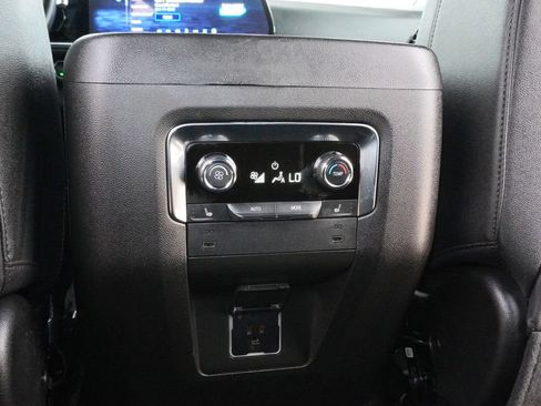 Used 2026 Chevrolet Suburban Z71 w/ Comfort Package AWD/4WD image 28