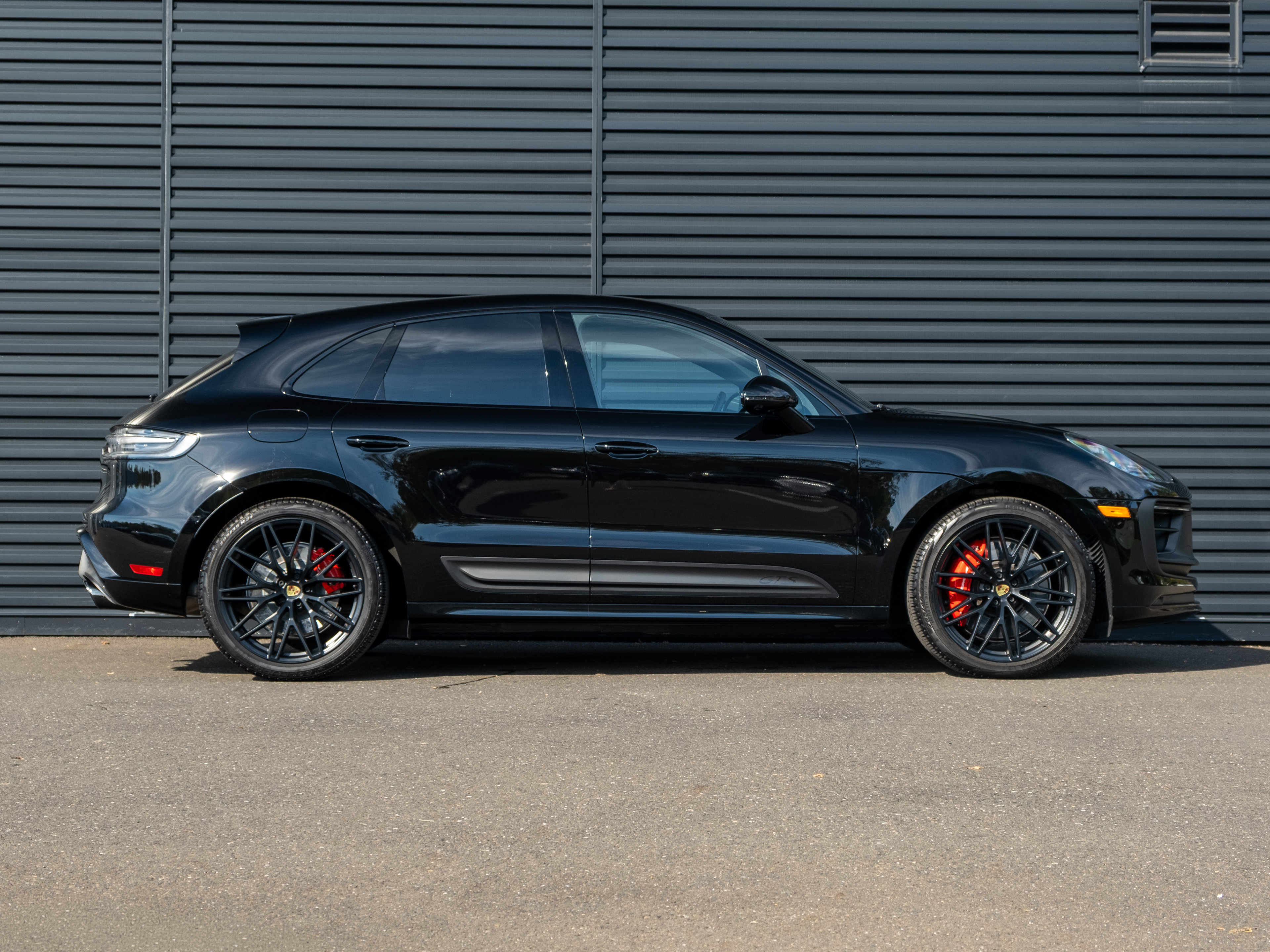 Certified 2026 Porsche Macan GTS AWD/4WD image 9