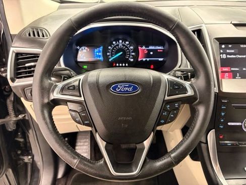 Used 2017 Ford Edge Titanium FWD image 16
