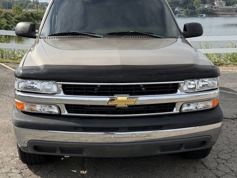 Used 2003 Chevrolet Suburban 2WD image 8