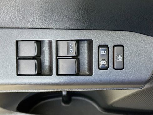 Used 2018 Toyota RAV4 XLE image 22