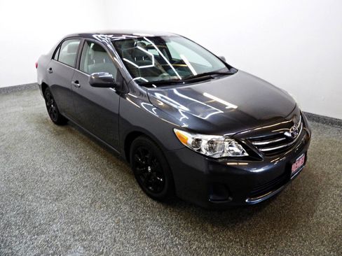 Used 2013 Toyota Corolla LE FWD image 3