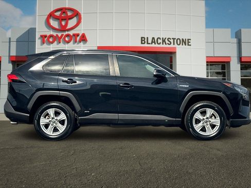 Certified 2021 Toyota RAV4 LE AWD/4WD image 2