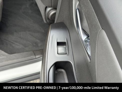 Used 2023 Chevrolet Traverse LT FWD image 22