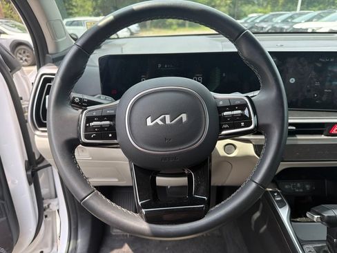Certified 2025 Kia Sorento S FWD image 12