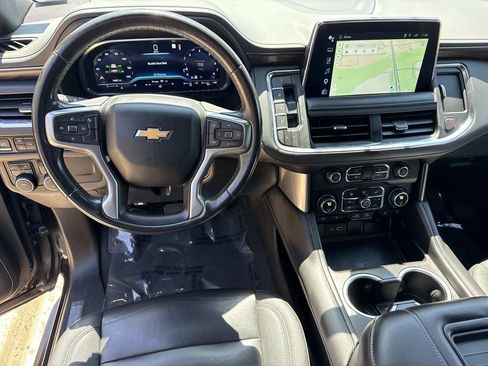Used 2022 Chevrolet Suburban LT AWD/4WD image 10