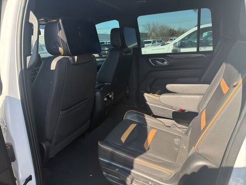 Used 2022 GMC Yukon XL AT4 image 6