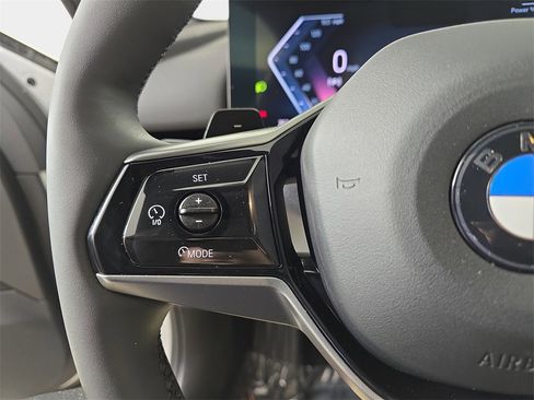 Used 2025 BMW 530i xDrive w/ Premium Package image 20