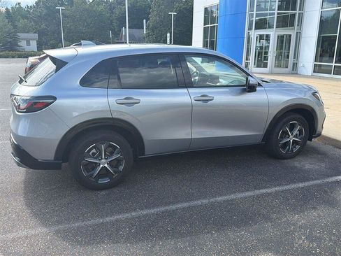 Used 2024 Honda HR-V EX-L image 3
