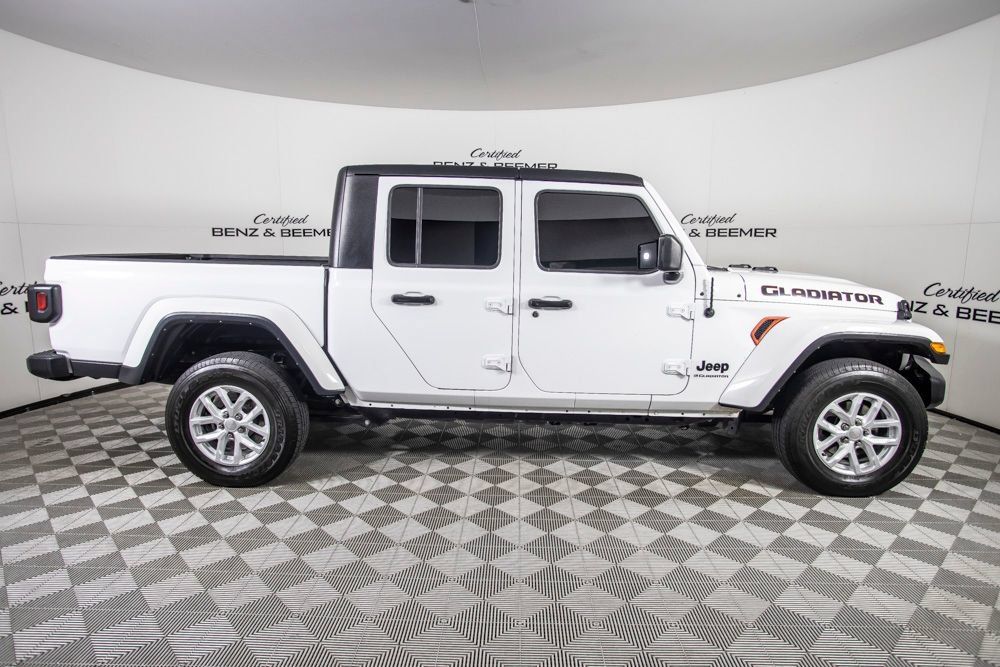 Used 2023 Jeep Gladiator Sport AWD/4WD image 3