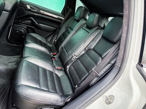 Used 2013 Porsche Cayenne Turbo image 22
