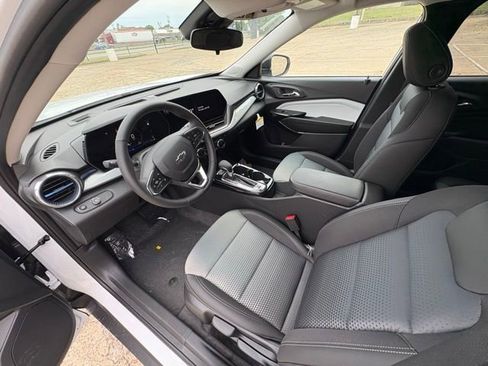 New 2026 Chevrolet Trax LT w/ Sunroof Package FWD image 11