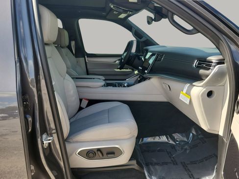 New 2025 Jeep Wagoneer Series III w/ Quick Order Package 25C Super image 10