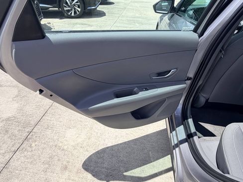 Used 2025 Hyundai Elantra SEL FWD image 14