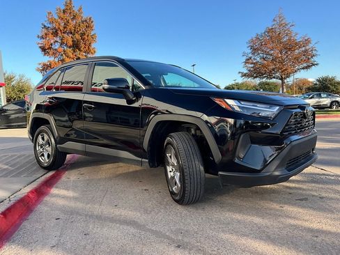 Used 2025 Toyota RAV4 XLE image 5