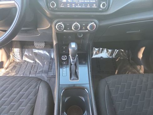 Used 2023 Nissan Kicks SV image 11