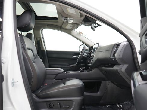 Used 2023 Nissan Pathfinder SL w/ SL Premium Package AWD/4WD image 12