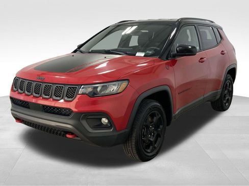 Used 2023 Jeep Compass Trailhawk image 5