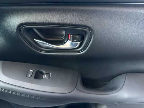 Certified 2025 Honda HR-V LX image 19